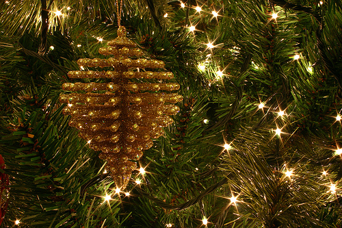 weihnachtlicher Baumschmuck © flickr / krisdecurtis