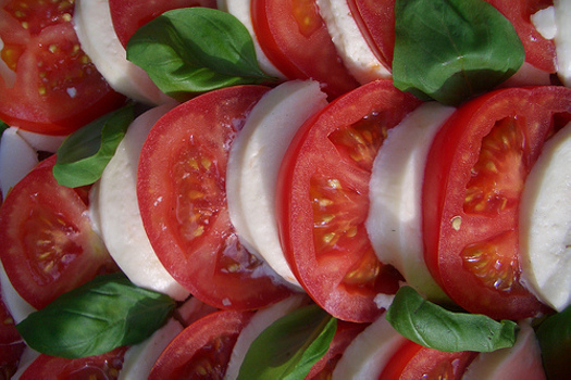 Tomaten, Mozarella und Basilikum ©flickr by IaKiz dsss