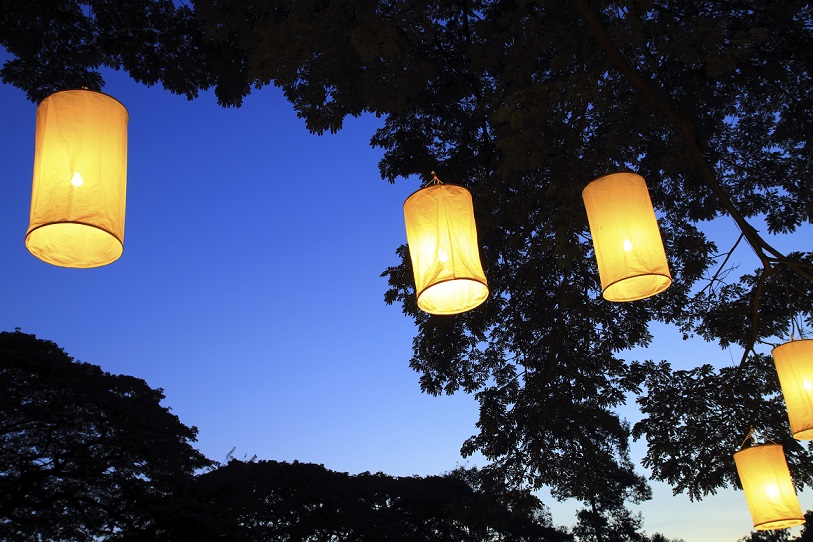 Lichterfest im eigenen Garten: Beleuchtete Pflanzgefäße und Co